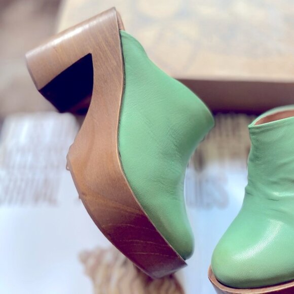 Suki Platform Clogs - Picture 3 of 11